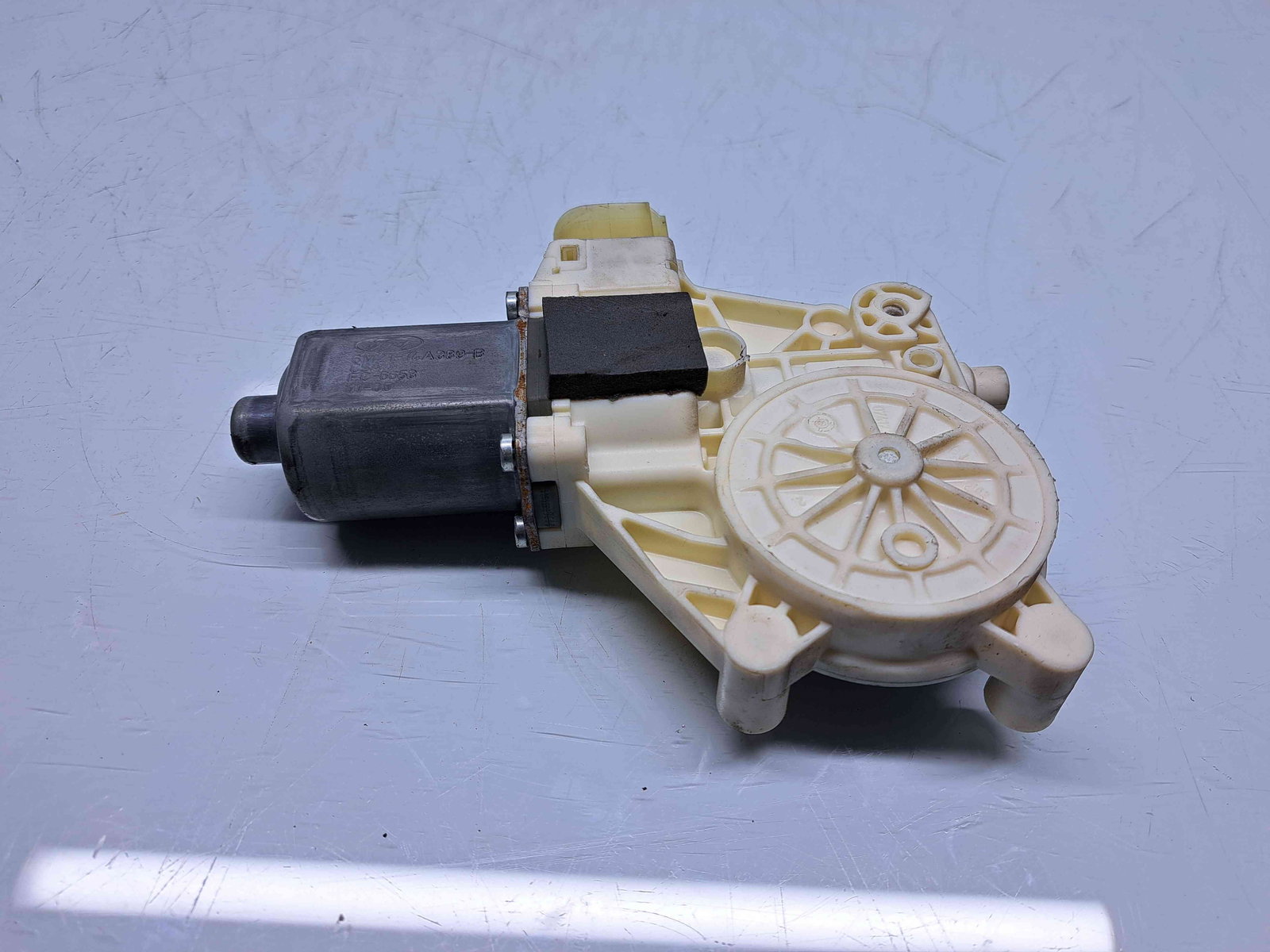 Motoras geam dreapta spate Ford Mondeo 4 Sedan Facelift [Fabr 2007-2015] 6M2114A389B - imagine 1