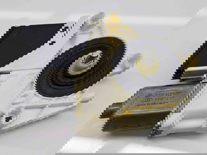 Motoras geam dreapta spate Renault Megane 3 (B95) [Fabr 2008-2016] 0130822331