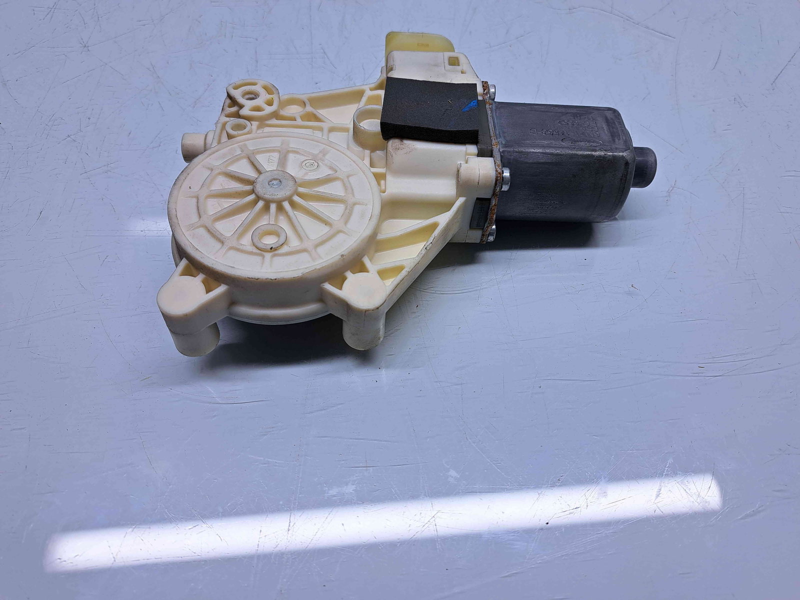 Motoras geam stanga spate Ford Mondeo 4 Sedan Facelift [Fabr 2007-2015] 6M2114553B - imagine 1