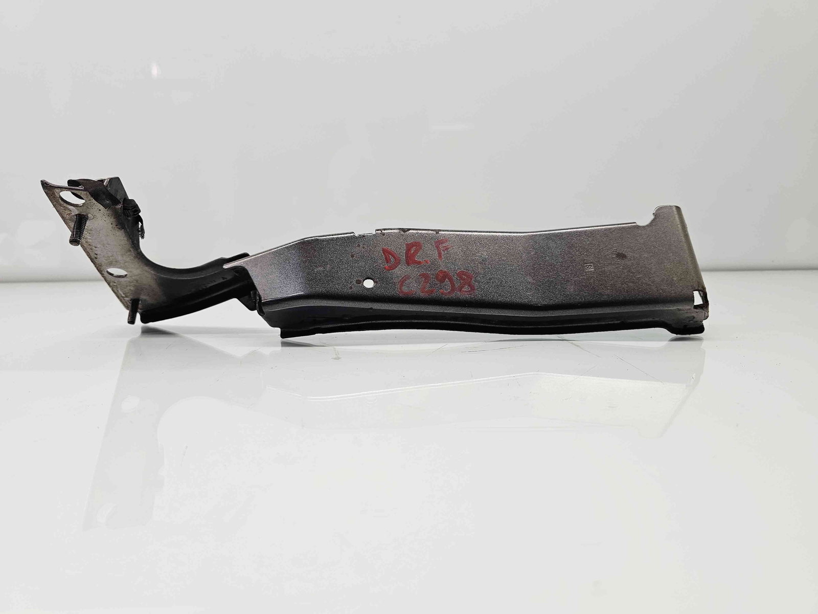 Suport aripa dreapta fata Audi A5 (8T3) [Fabr 2007-2015] 8T0821136G - imagine 1