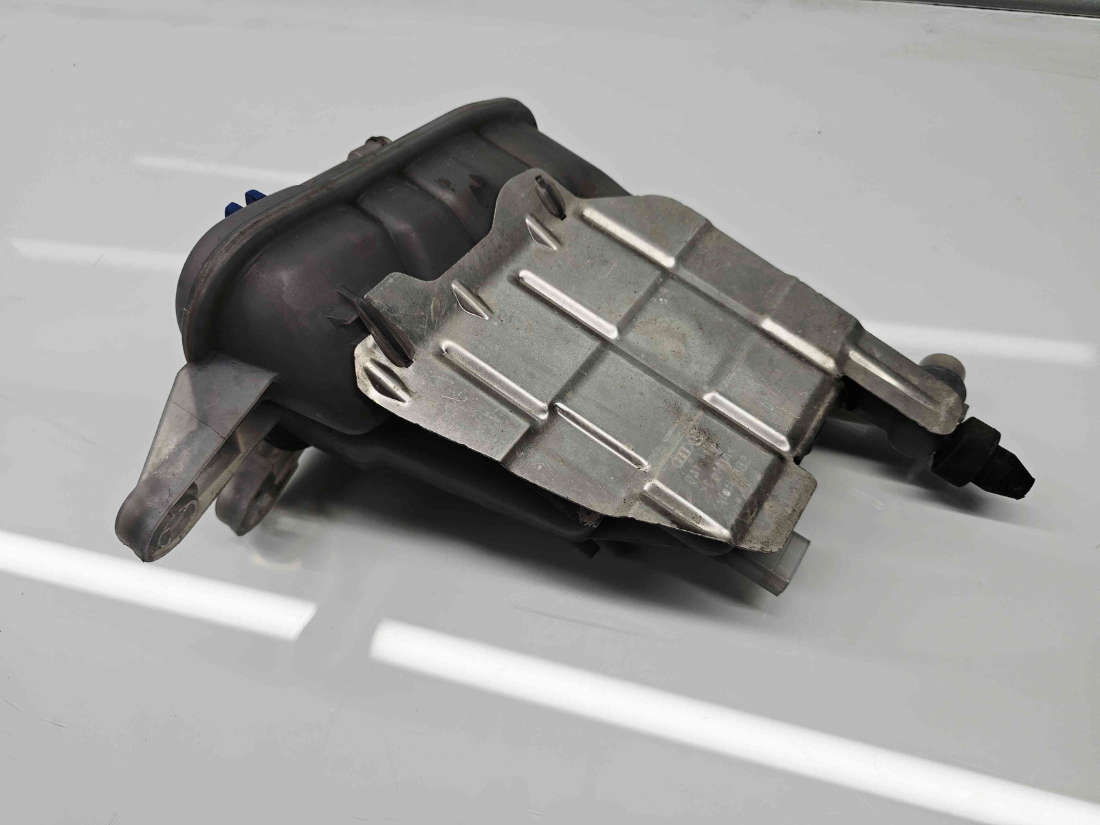 Vas expansiune Audi A5 (8T3) [Fabr 2007-2015] 8K0121405N - imagine 2