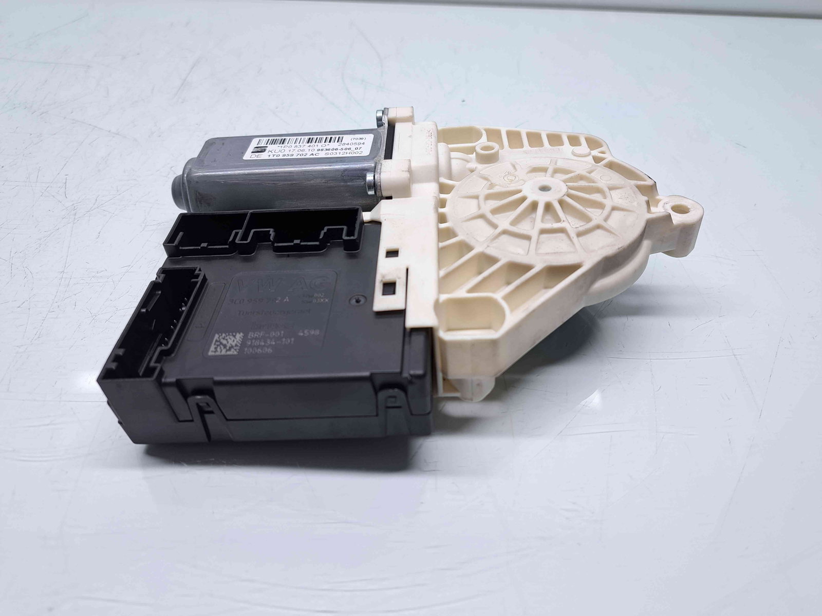 Motoras geam stanga fata Seat Leon (1P1) [Fabr 2005-2011] Facelift 1T0959702AC - imagine 1