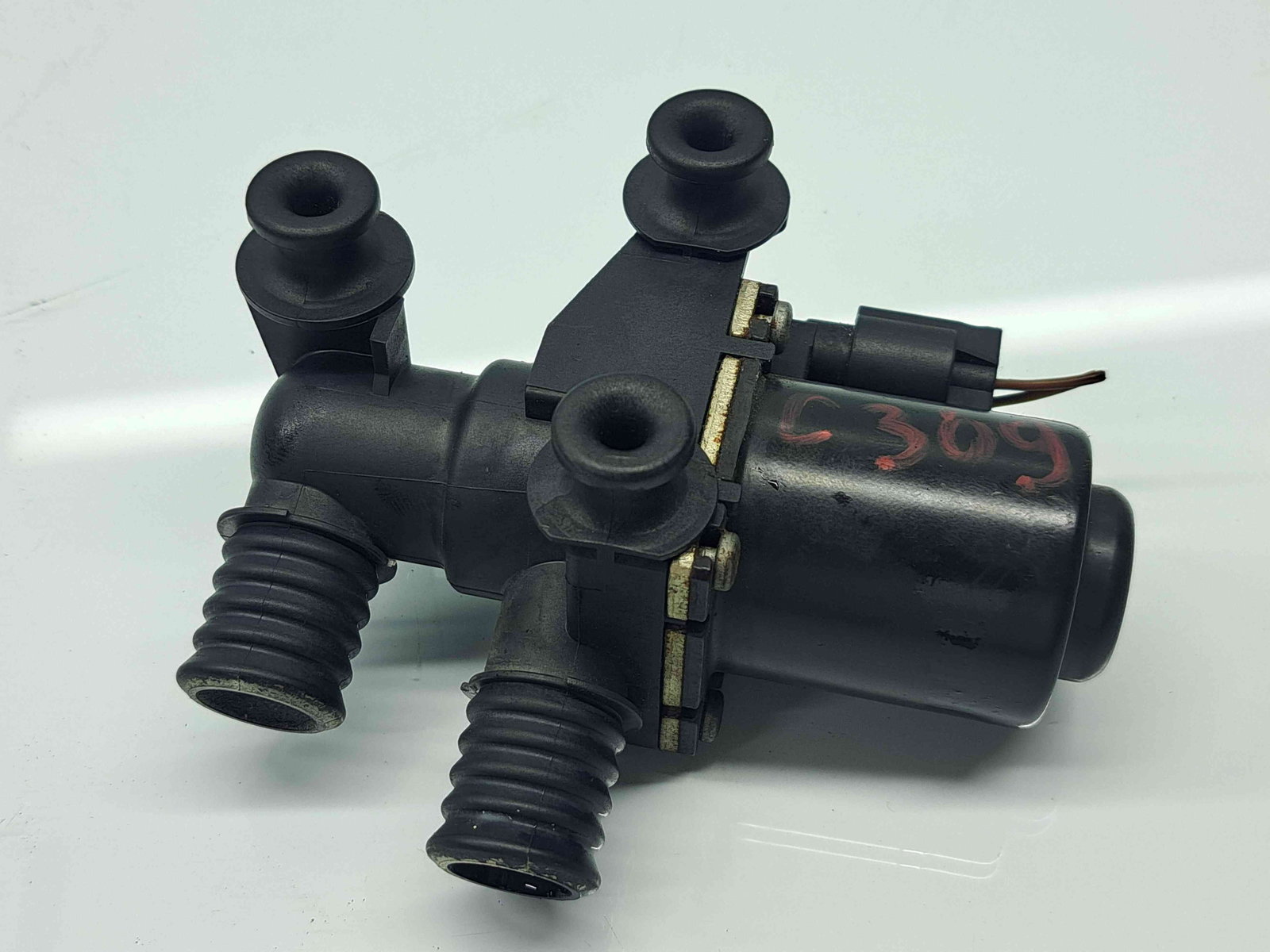 Pompa recirculare apa Bmw 5 (E60) [Fabr 2004-2010] 6920226 2.0 N47D 130KW / 177CP - imagine 2