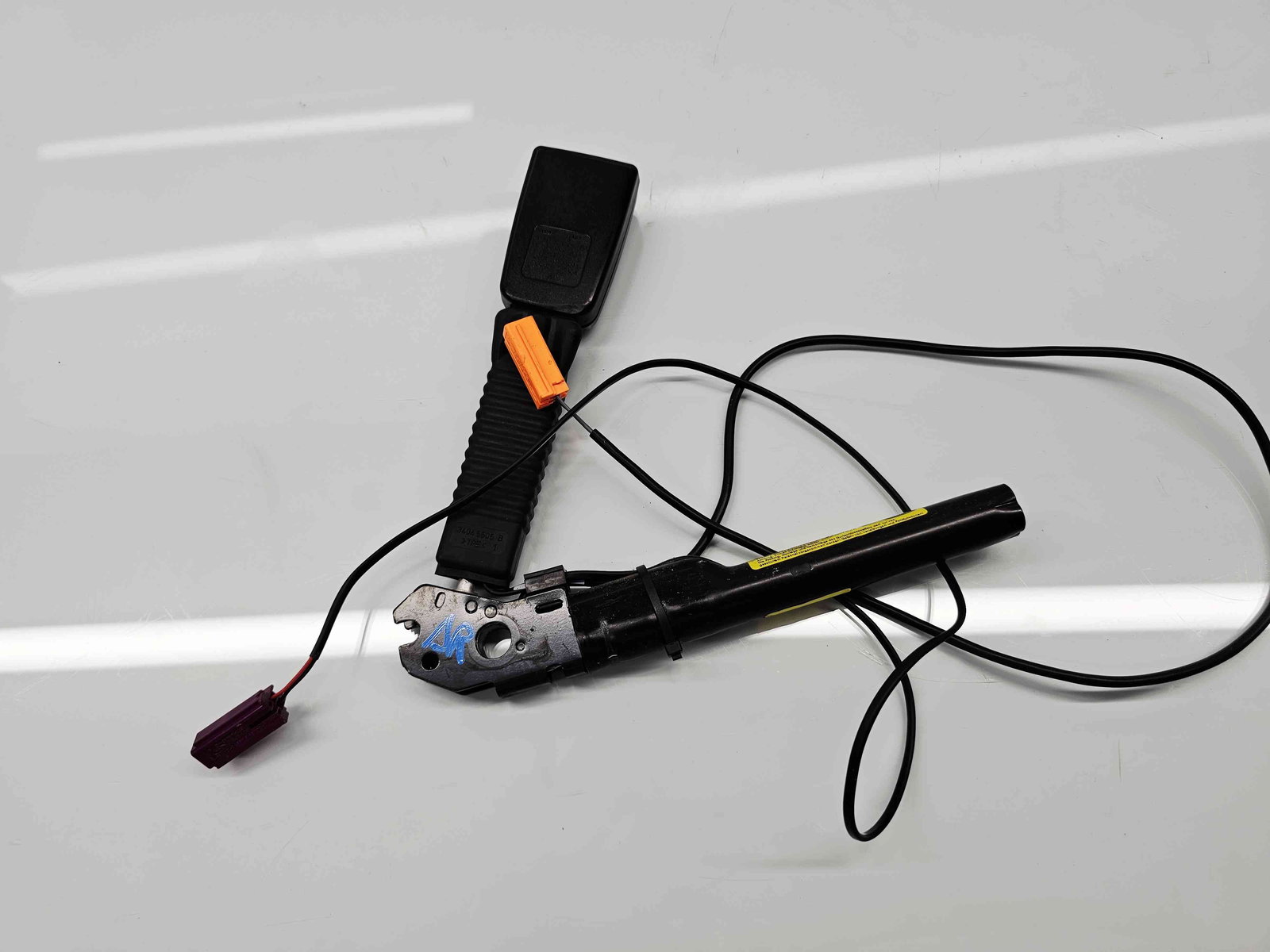 Capsa centura dreapta fata Ford Kuga I [Fabr 2008-2012] 8V41A61208BA - imagine 2