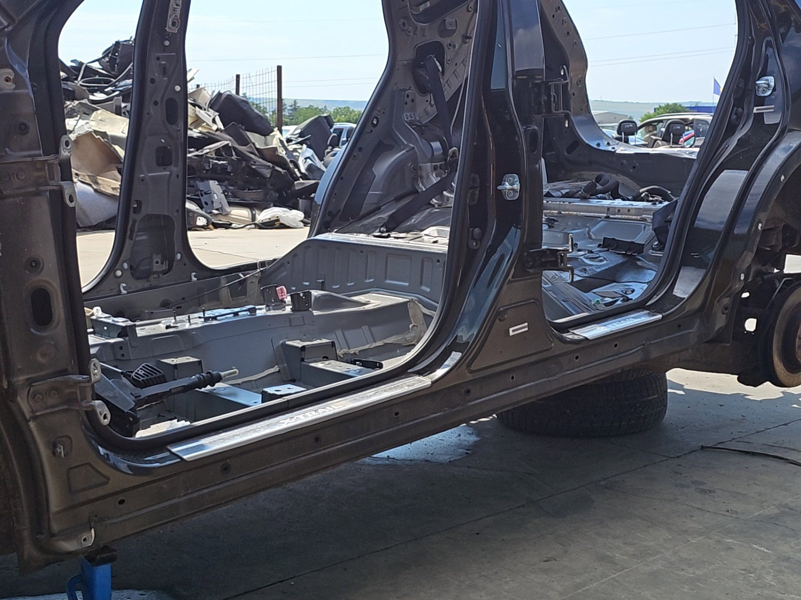 Prag lateral stanga Nissan X-Trail (T32) [Fabr 2013-prezent] 1.6 DCI R9M408 96KW / 130CP