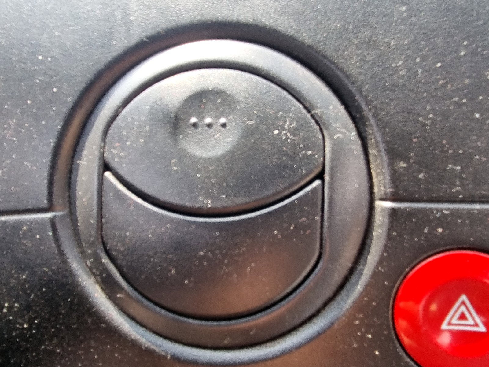 Grila aerisire centrala stanga Chevrolet Spark (M200/250) [Fabr 2005-2009] 0.8 BENZ A08S3 38KW / 52CP