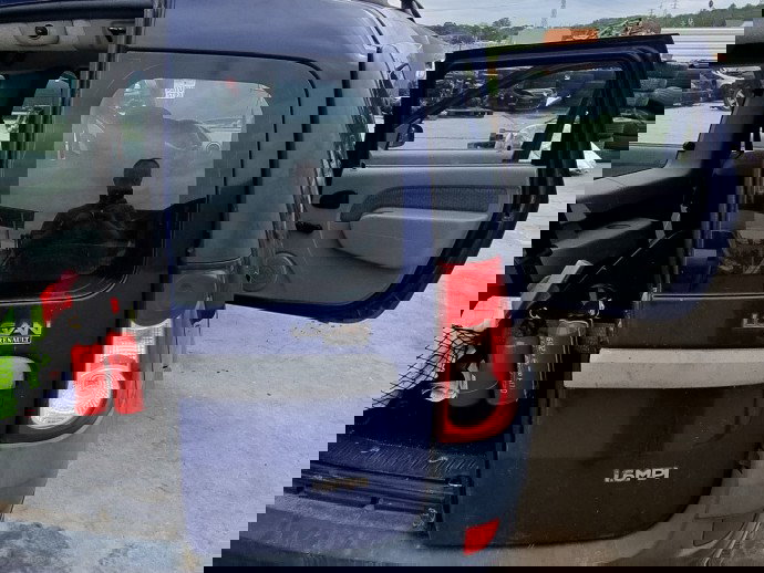 Usa dreapta spate Dacia Logan MCV (KS) [Fabr 2007-2012] 1.6 Benz K7M710 64KW / 87CP