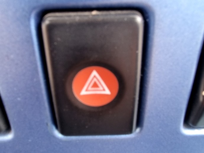 Buton avarii Dacia Logan MCV (KS) [Fabr 2007-2012] 1.6 Benz K7M710 64KW / 87CP