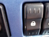 Buton blocare usi Dacia Logan MCV (KS) [Fabr 2007-2012] 1.6 Benz K7M710 64KW / 87CP