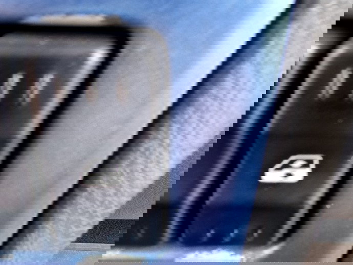 Buton geam dreapta fata Dacia Logan MCV (KS) [Fabr 2007-2012] 1.6 Benz K7M710 64KW / 87CP