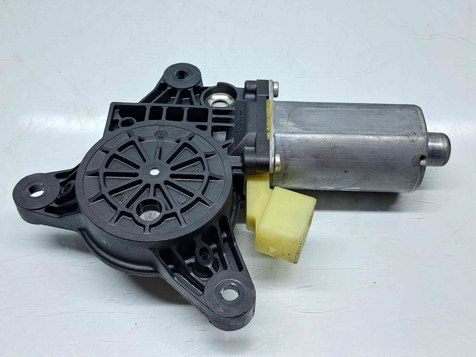 Motoras geam dreapta fata Mercedes Vito Autobus (W639) [Fabr 2003-2014] 0130821940 - imagine 4