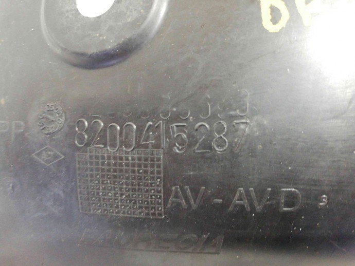 Carenaj roata dreapta fata 8200415287 Renault Megane 2 1.4 K4J 2002-2008