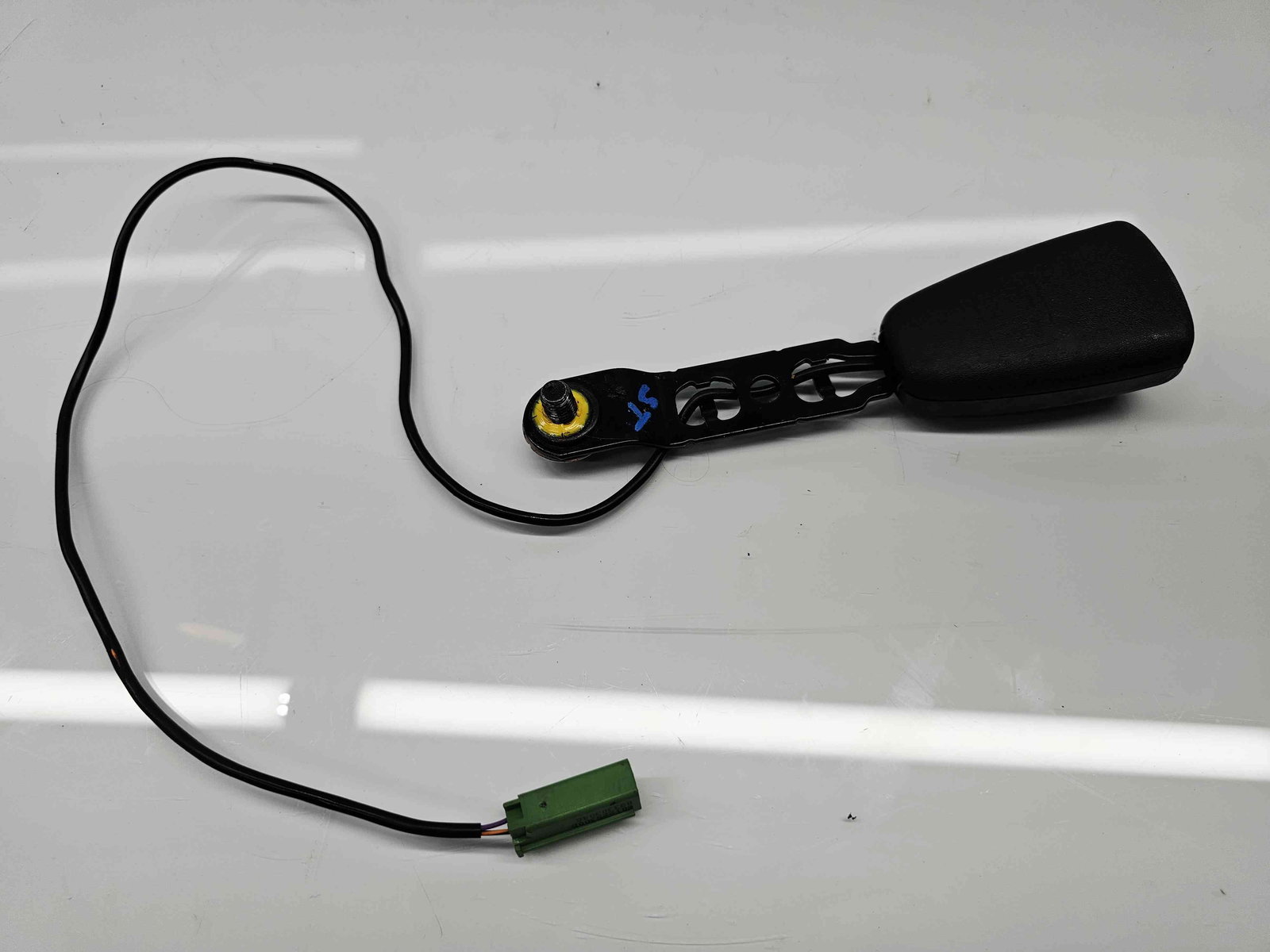 Capsa centura stanga fata Volvo XC90 [Fabr 2002-2014] OEM - imagine 1