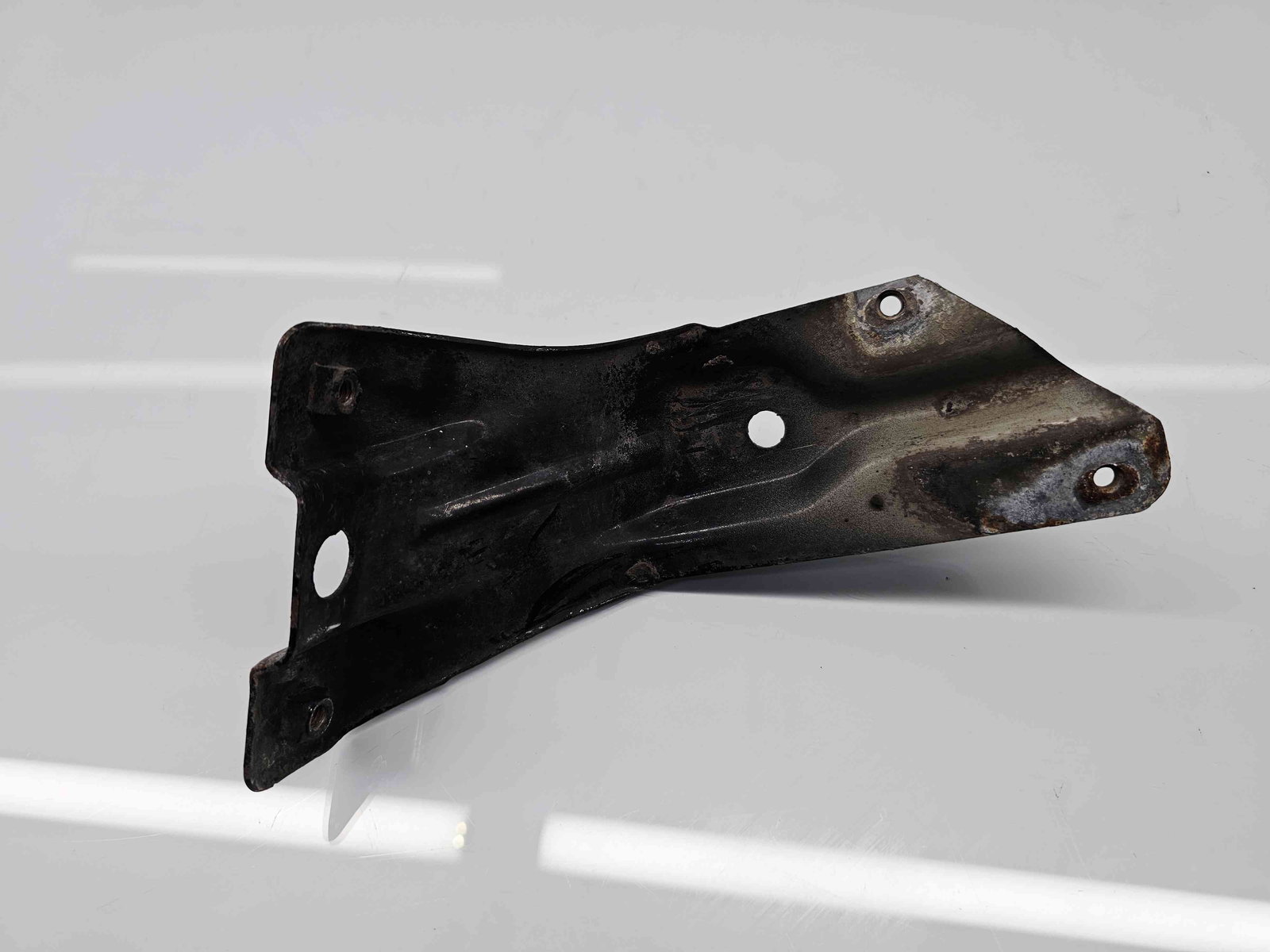 Suport aripa stanga fata Volkswagen Golf 6 (5K1) [Fabr 2009-2013] 5K6821135 - imagine 2