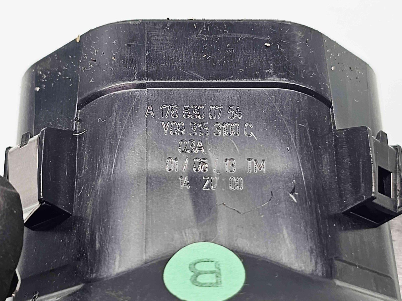 Grila aerisire centrala Mercedes Clasa A (W176) [Fabr 2012-2018] A1768300754 - imagine 4