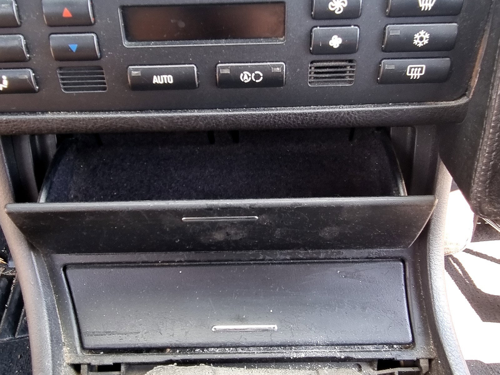 Sertar bord Bmw 3 (E46) [Fabr 1998-2005] 2.0 M47D 110 KW / 150 CP - imagine 2