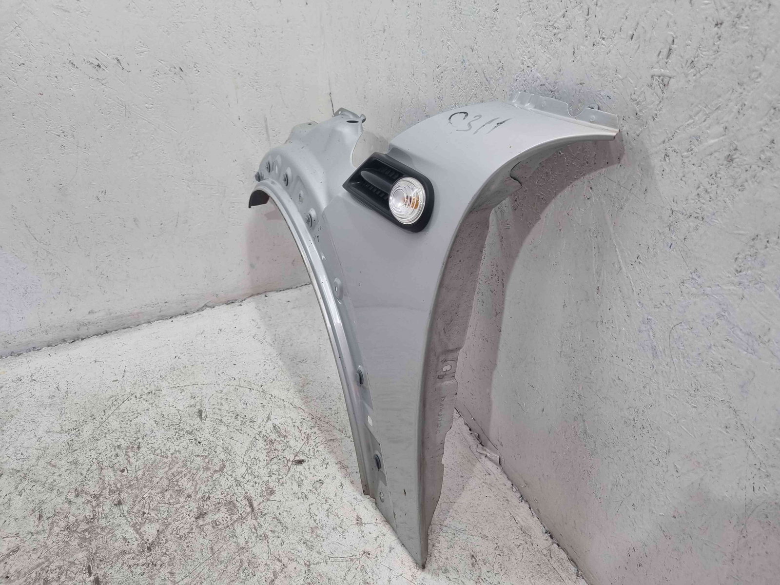 Aripa stanga fata MINI Cooper (R56) [Fabr 2006-2014] A62 White Silver Mel - imagine 2