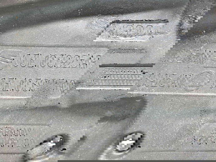 Capac motor Volkswagen Golf 6 (5K1) [Fabr 2009-2013] 03L103925AP 2.0 TDI CBAB 103KW / 140CP