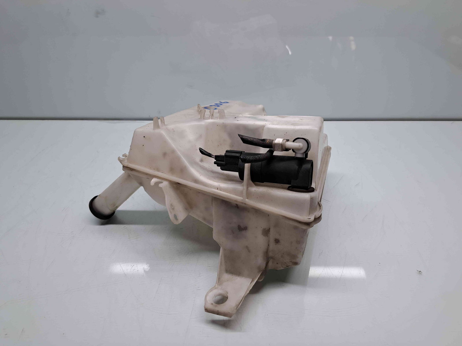 Vas lichid parbriz Ford Focus 3 (CB8) [Fabr 2011-2015] BV61-17B613-A - imagine 1