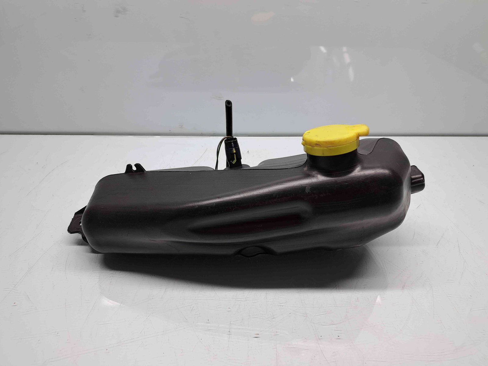 Vas lichid parbriz Dacia Logan II MCV BK (K52) [Fabr 2013-2022] Facelift 289104837R - imagine 1