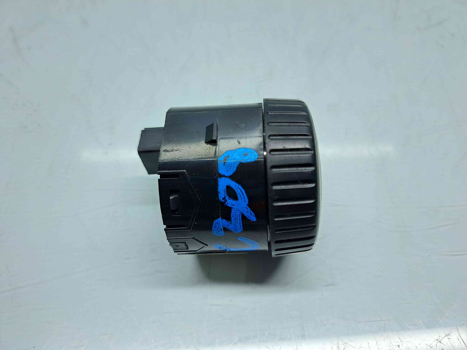 Buton diferential Dacia Duster (PH2, H79) [Fabr 2013-2017] 8200796642-A - imagine 1