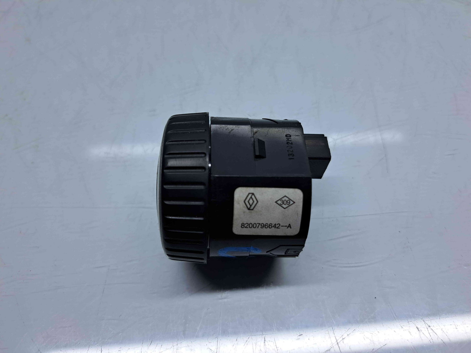 Buton diferential Dacia Duster (PH2, H79) [Fabr 2013-2017] 8200796642-A - imagine 3