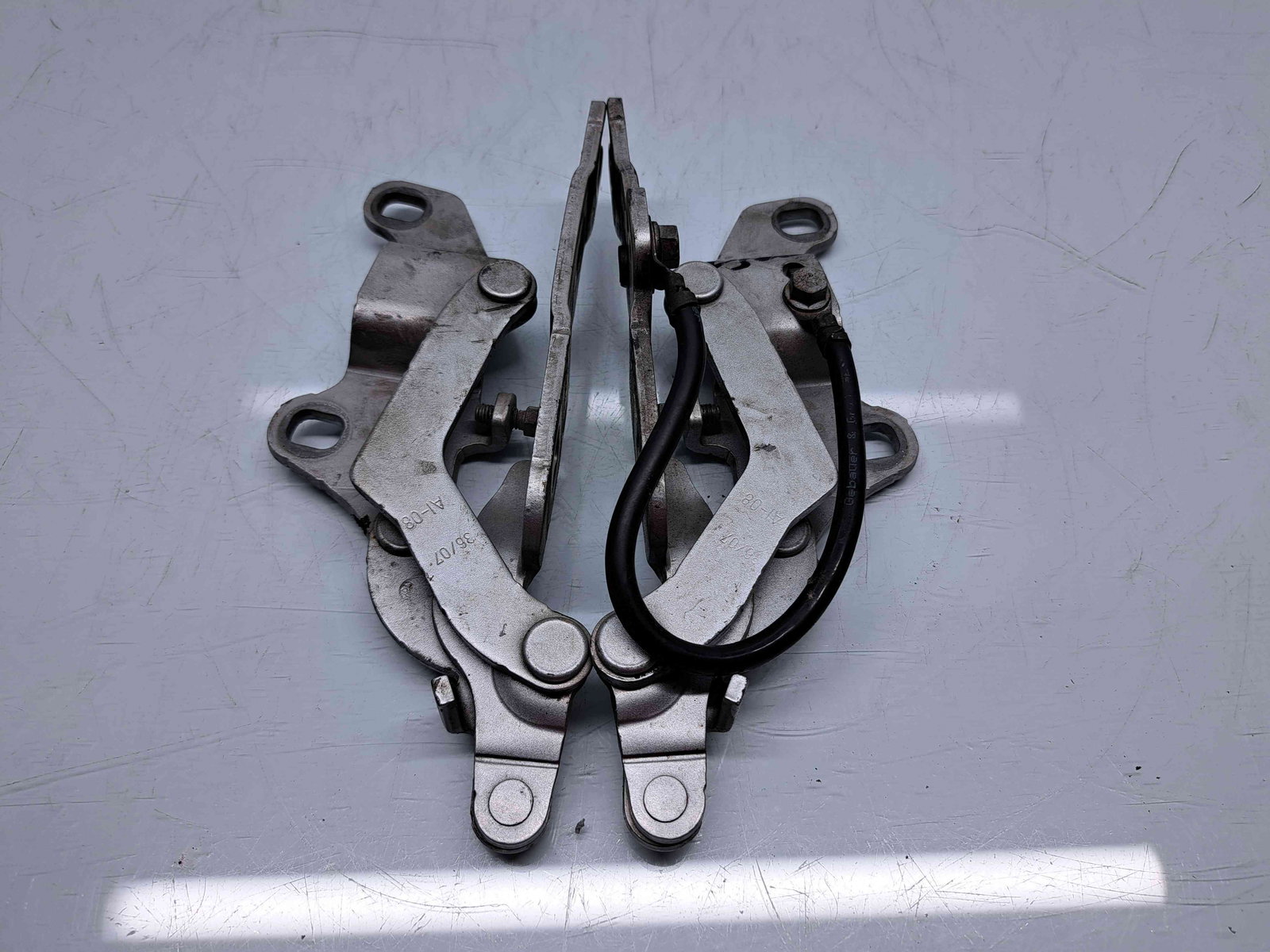 Set balamale capota Bmw 1 (E81, E87) [Fabr 2004-2010] 7060560 / 7060559 - imagine 1