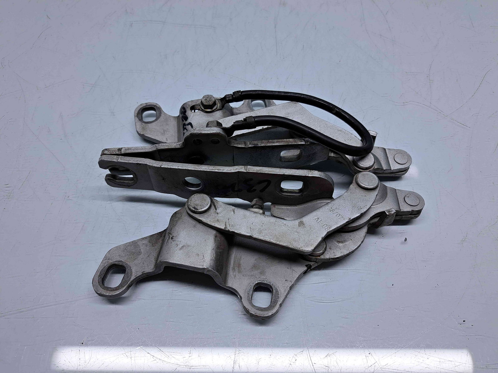 Set balamale capota Bmw 1 (E81, E87) [Fabr 2004-2010] 7060560 / 7060559 - imagine 2