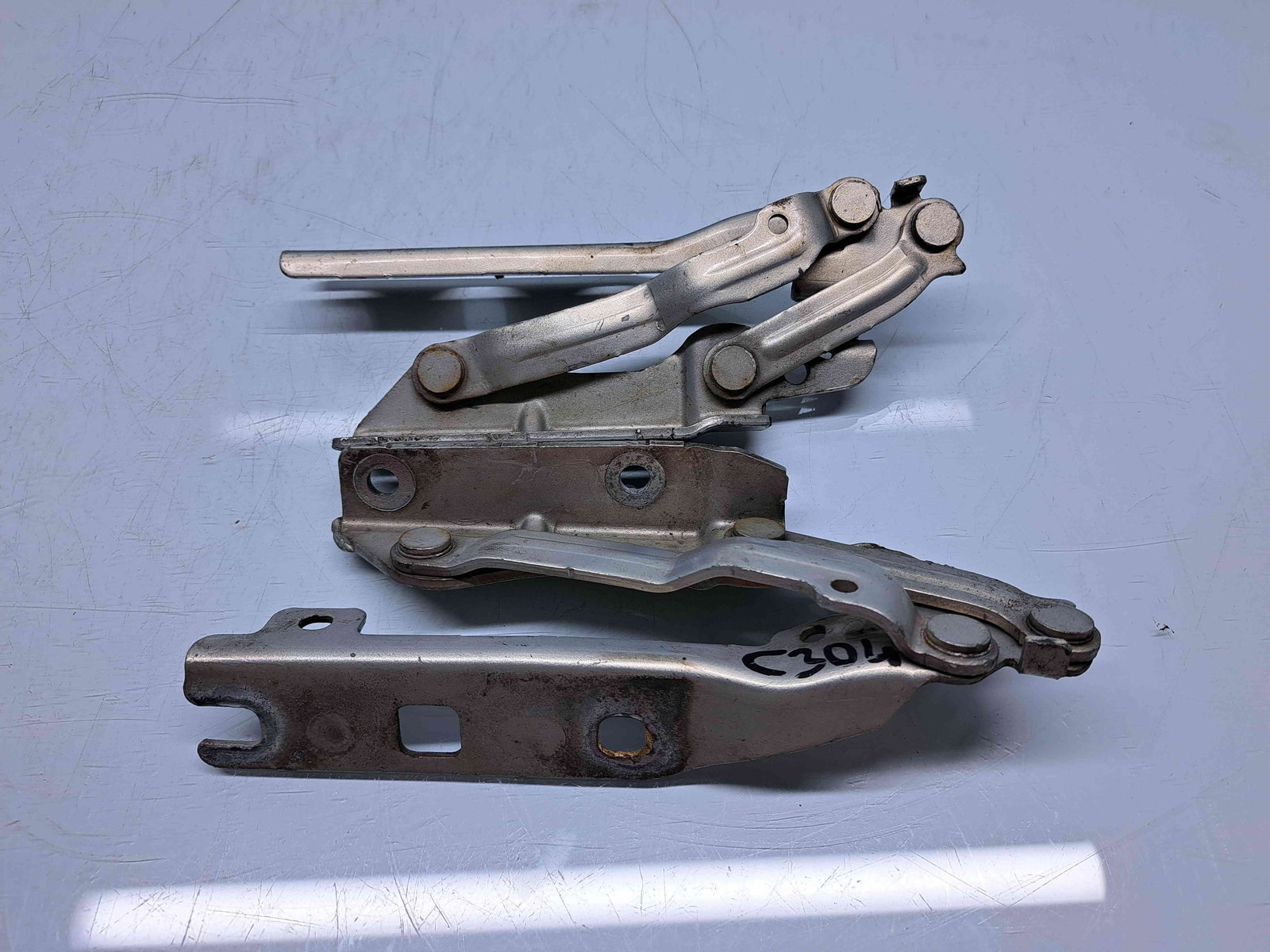 Set balamale capota Volkswagen Golf 6 (5K1) [Fabr 2009-2013] 5K0823301B / 5K0823302B - imagine 2