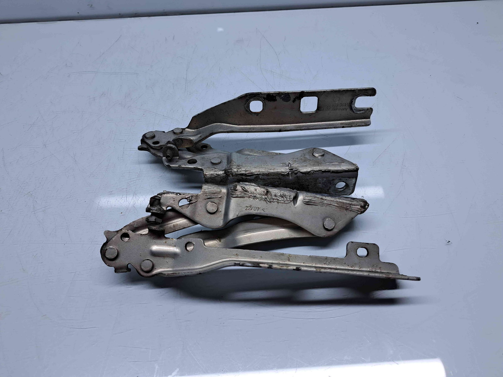 Set balamale capota Volkswagen Golf 6 (5K1) [Fabr 2009-2013] 5K0823301B / 5K0823302B - imagine 4