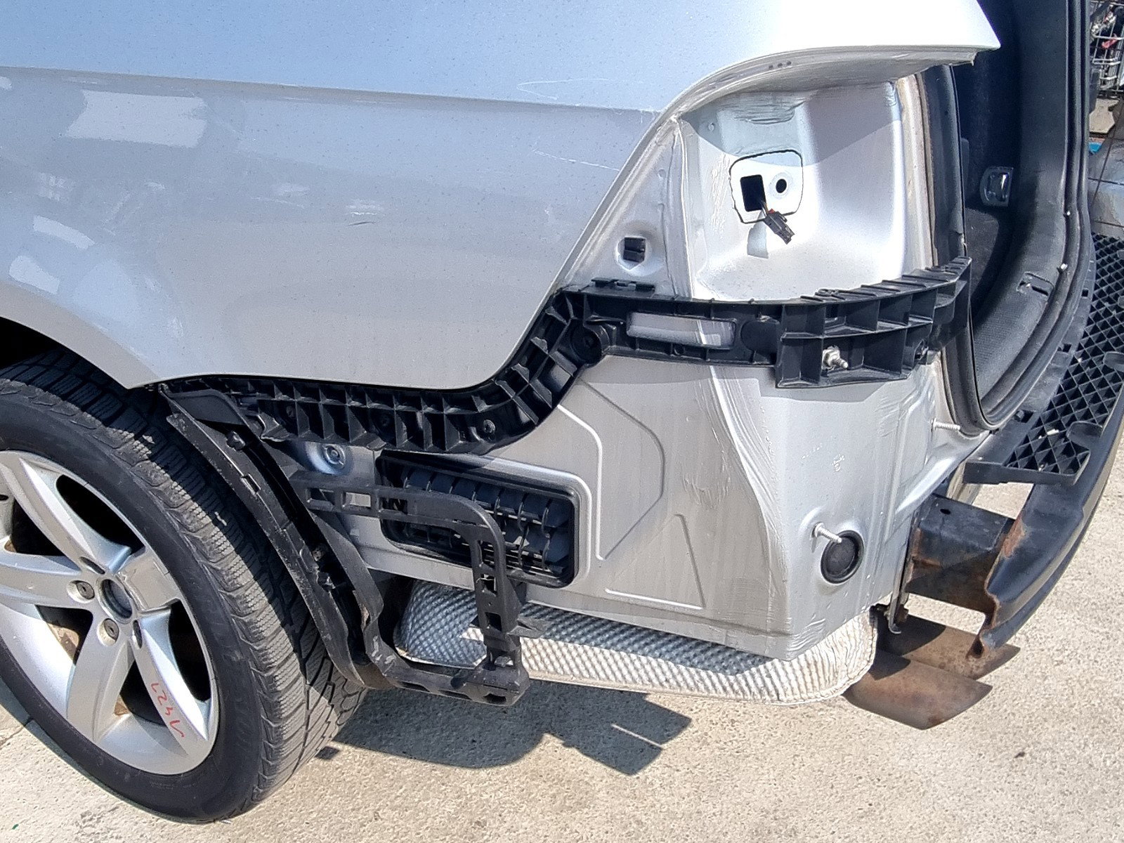 Suport bara stanga spate Volkswagen Passat B7 (365) Variant [Fabr 2010-2014] 2.0 TDI CFFB 103 KW / 140CP