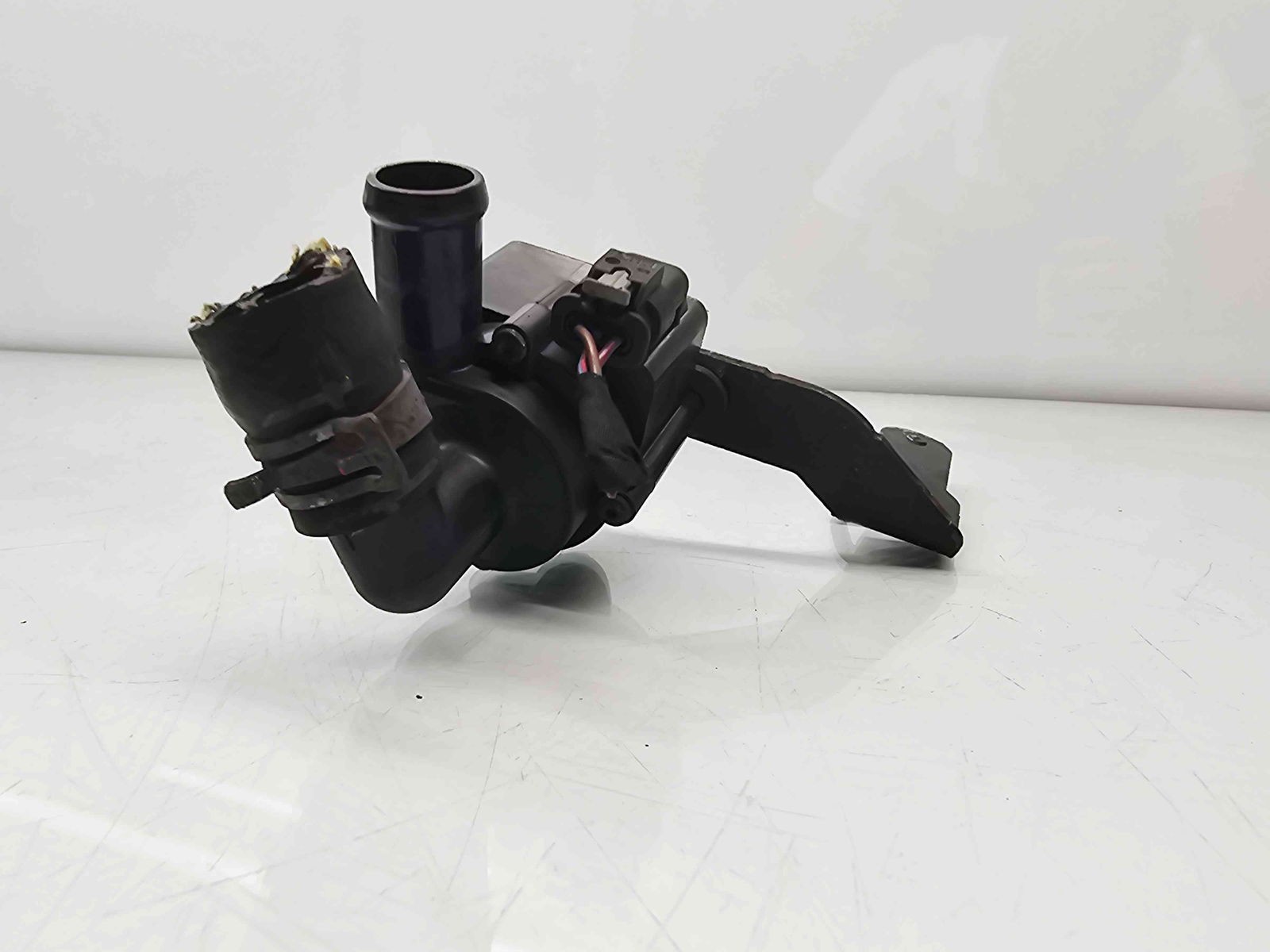 Pompa recirculare apa AUDI Q5 (8RB) [ Fabr 2008-2016] 5N0965561 2.0 TDI CFFB 103KW / 140CP - imagine 2