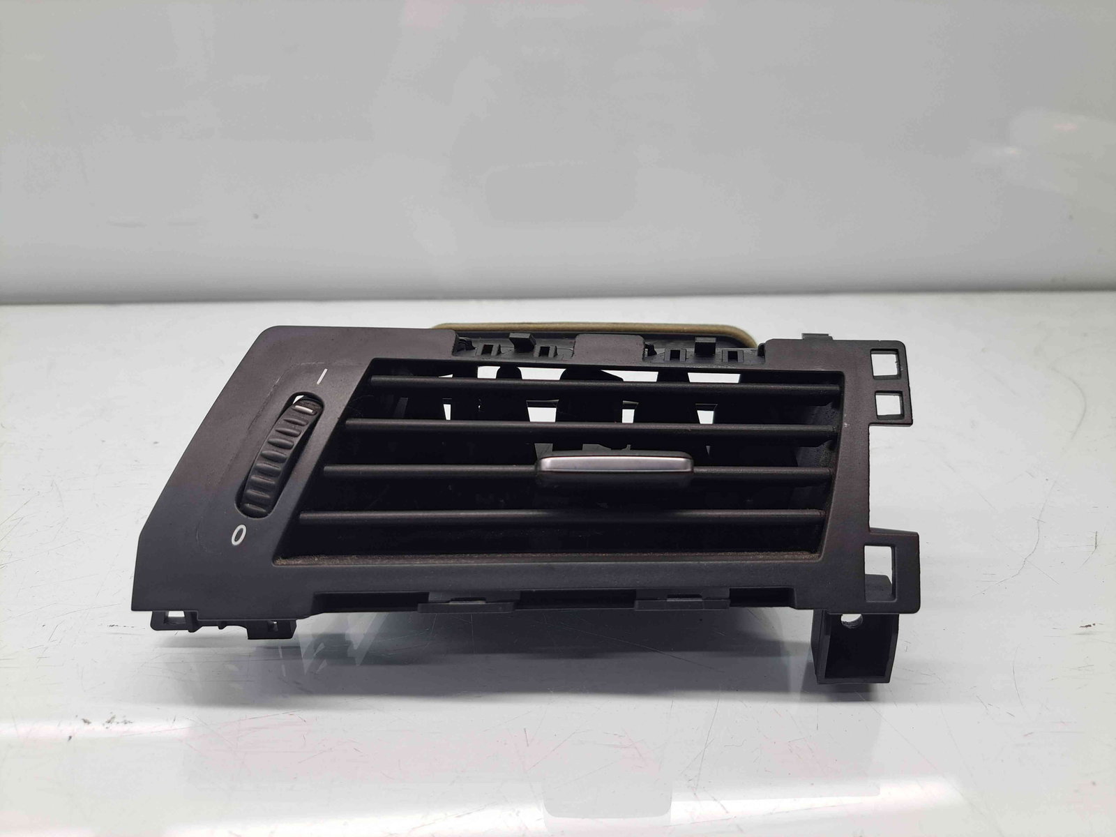 Grila aerisire dreapta Bmw 5 (E60) [Fabr 2004-2010] 6949303 - imagine 1