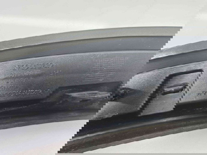 Ornament aripa stanga fata Volvo XC90 [Fabr 2002-2014] 30779577