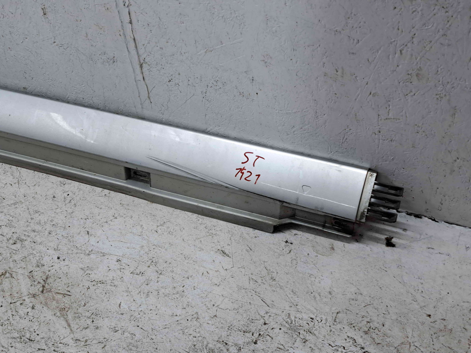 Prag lateral stanga Volkswagen Passat B7 (365) Variant [Fabr 2010-2014] LA7W - imagine 2