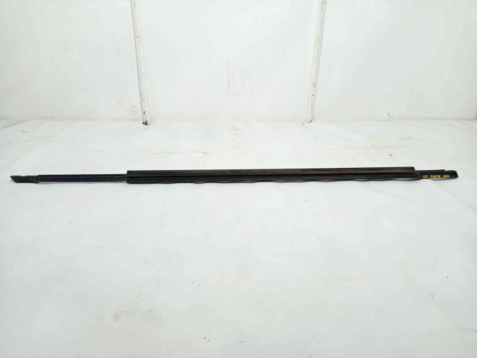 Ornament usa stanga fata A2137200124 Mercedes E220 W213 2.0 2016-2021