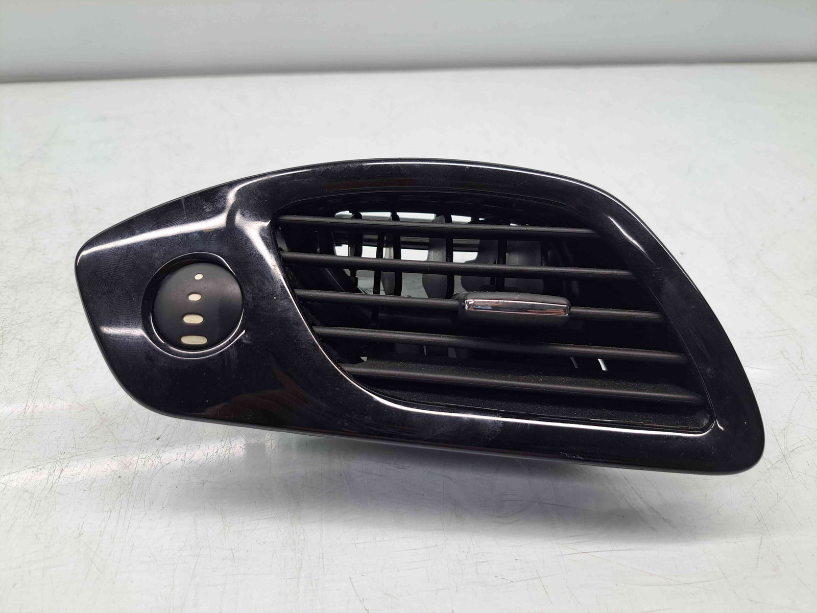 Grila aerisire stanga Renault Scenic 3 (J95) Facelift [Fabr 2009-2015] 1012124 - imagine 1