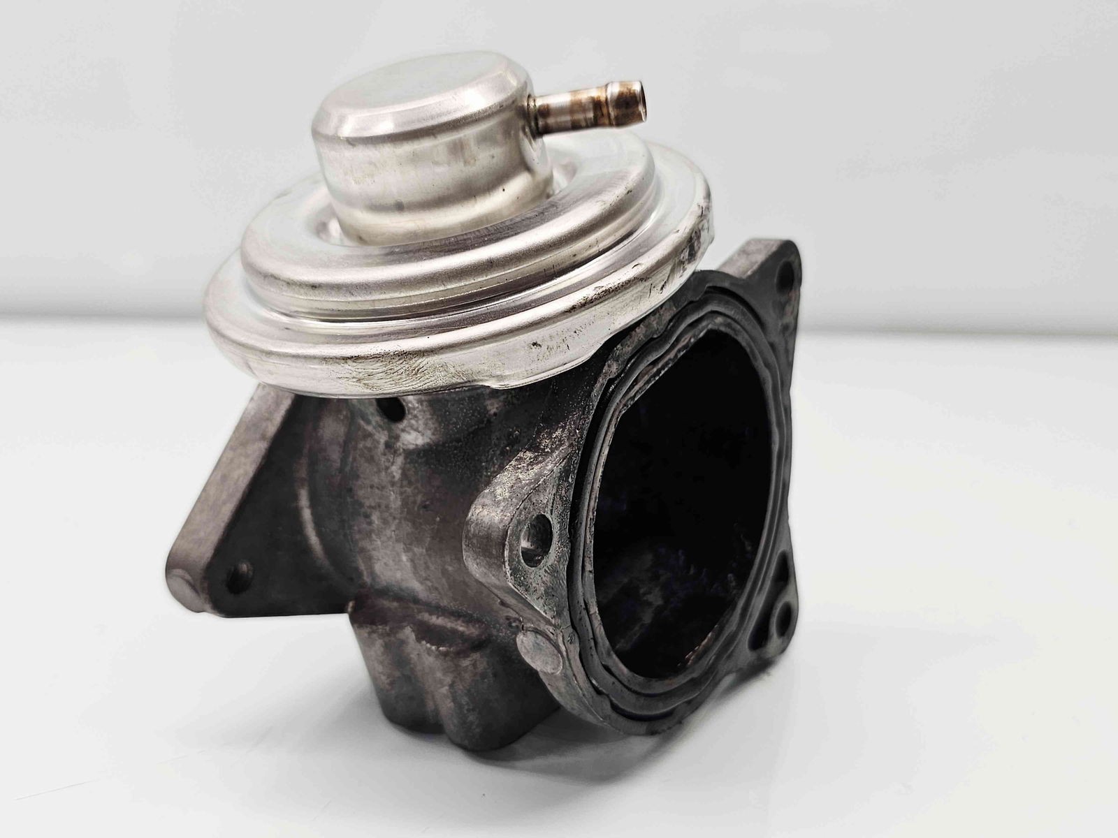 Supapa EGR Volkswagen Golf 5 (1K1) [Fabr 2004-2008] 038129637D 1.9 TDI BXE 77KW / 105CP