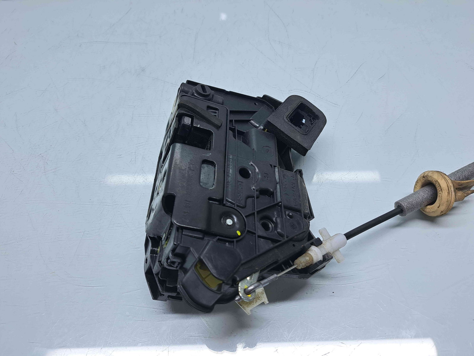 Broasca usa stanga spate Volkswagen Passat B8 (3G2) [Fabr 2015-prezent] 5E0839015 - imagine 2