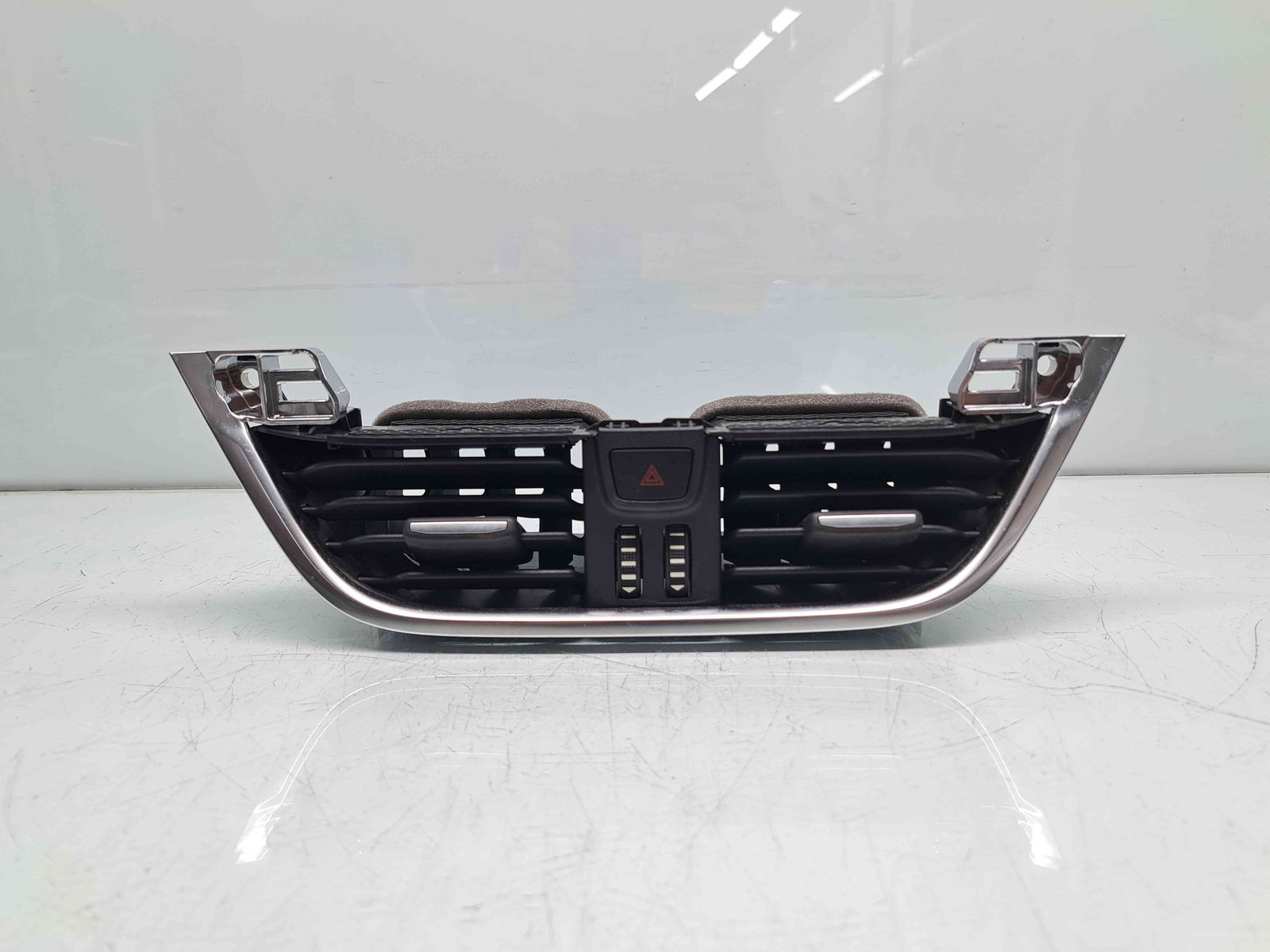 Grila aerisire centrala Ford Fiesta 8 [Fabr 2017-2025] H1BB-19K617-AEW - imagine 1