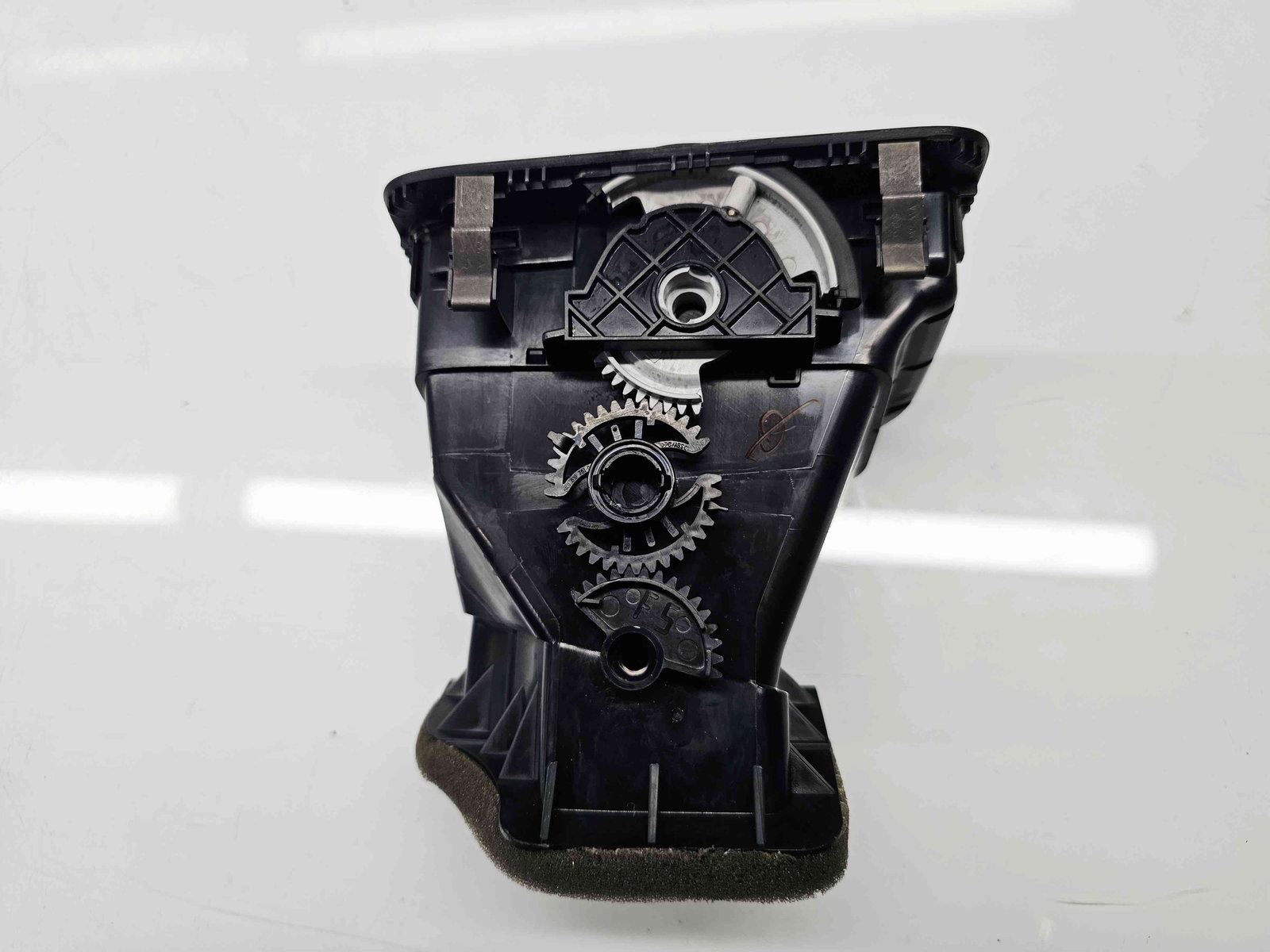 Grila aerisire stanga Volkswagen Golf 6 (5K1) GTI [Fabr 2009-2013] 5K0819703 - imagine 5