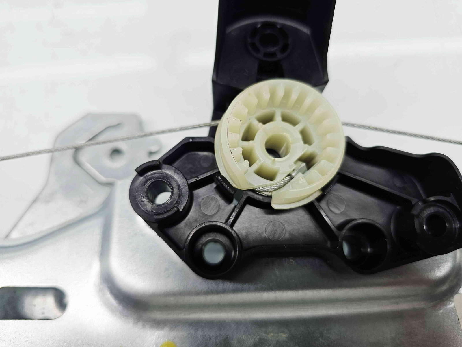 Macara electrica geam dreapta spate Renault Kadjar [Fabr 2015-prezent] 827004EA0A - imagine 3