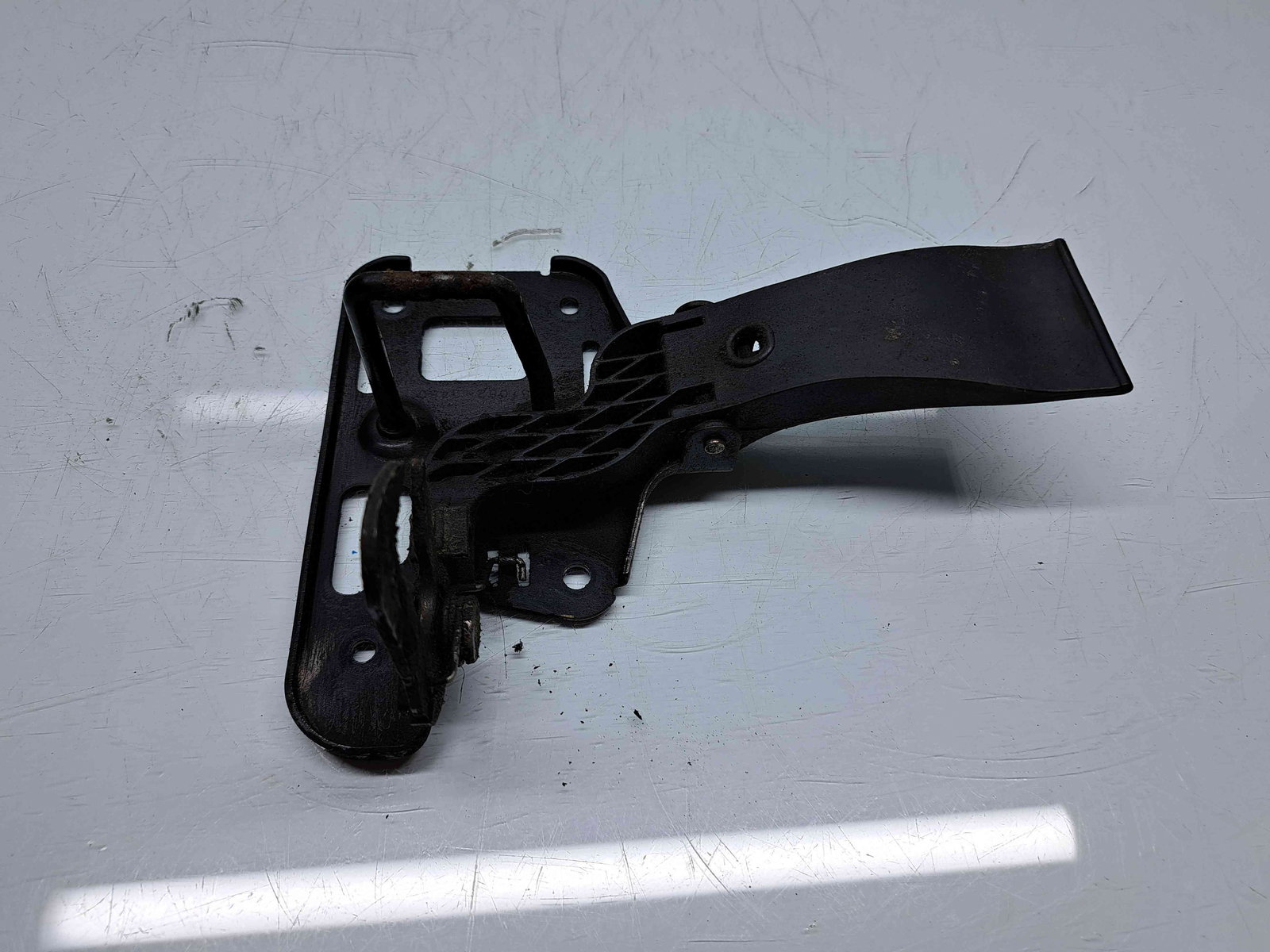 Maner deschidere capota Audi A4 (8K2, B8.5) Facelift [Fabr 2008-2015] 8T0823480 - imagine 3