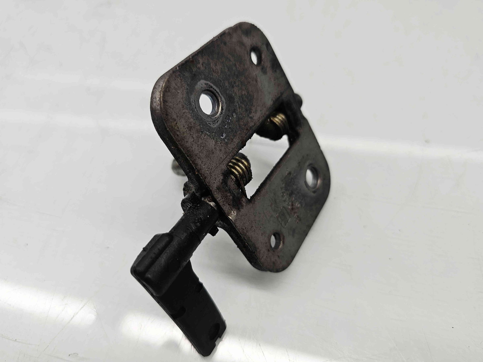 Maner deschidere capota Seat Leon ST Combi (5F8) [Fabr 2013-2018] facelift 5F0823186A - imagine 1