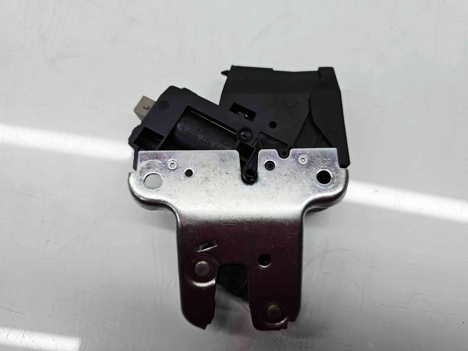 Broasca haion Audi A4 (8K2, B8.5) Facelift [Fabr 2008-2015] 4F5827505D - imagine 4