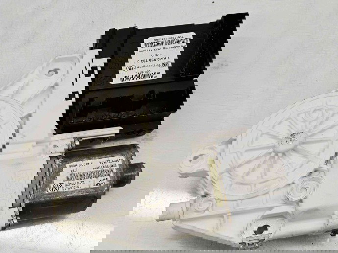 Motoras geam dreapta fata Volkswagen Tiguan (5N) [Fabr 2007-2016] 5N0959701