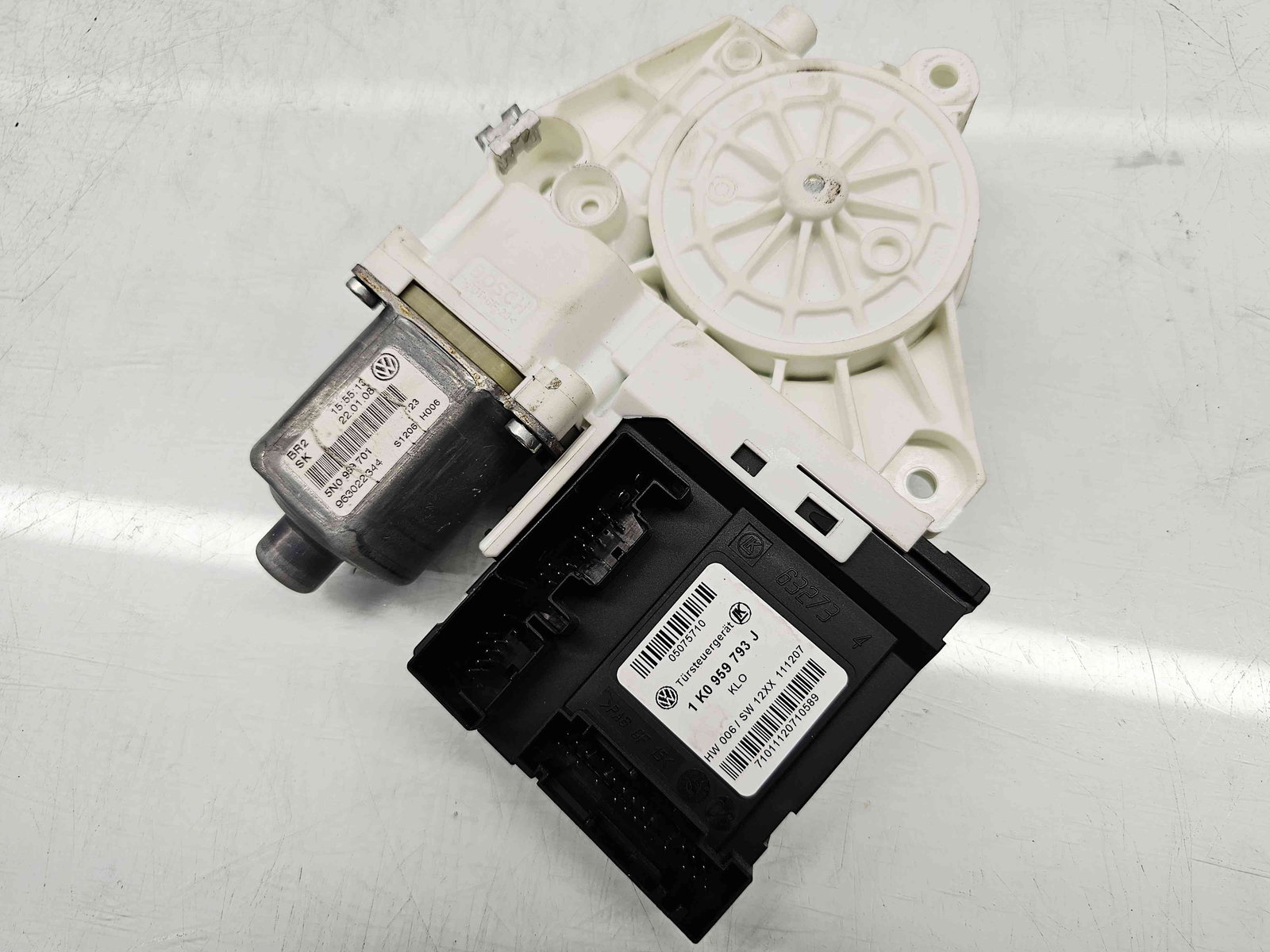 Motoras geam dreapta fata Volkswagen Tiguan (5N) [Fabr 2007-2016] 5N0959701 - imagine 4