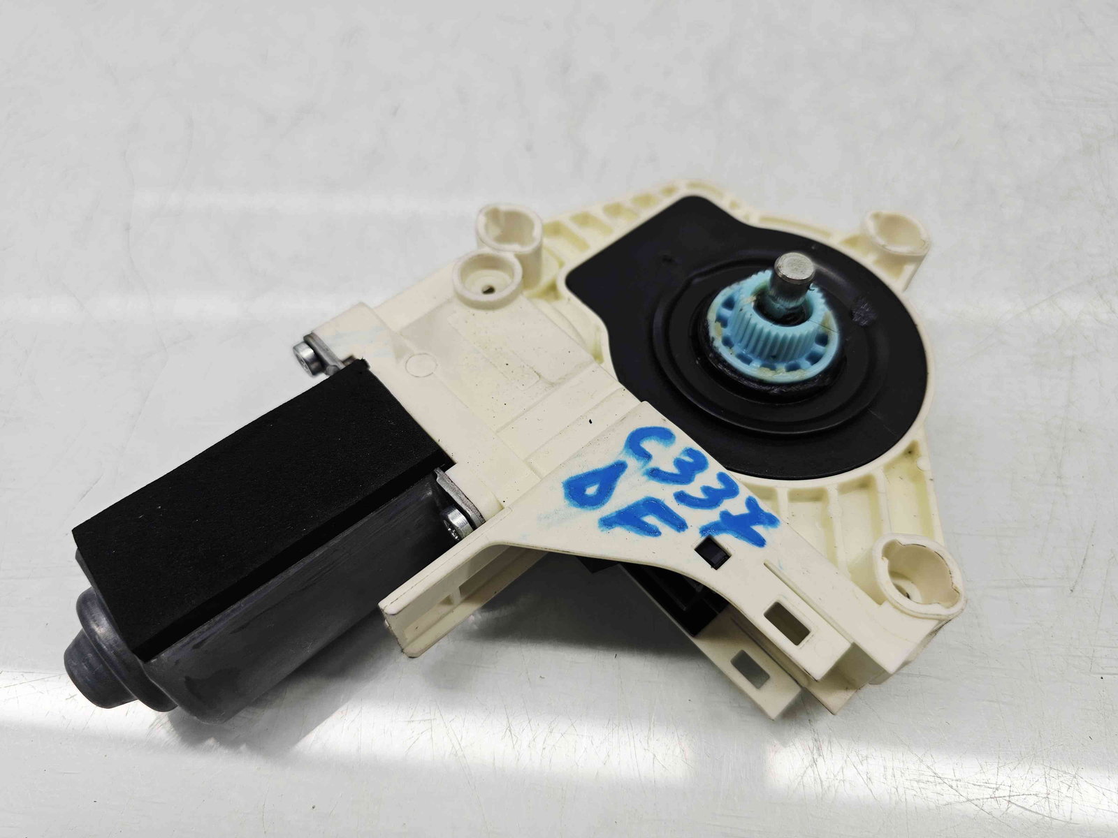 Motoras geam dreapta fata Audi A4 (8K2, B8) [Fabr 2008-2015] 8K0959802A - imagine 1