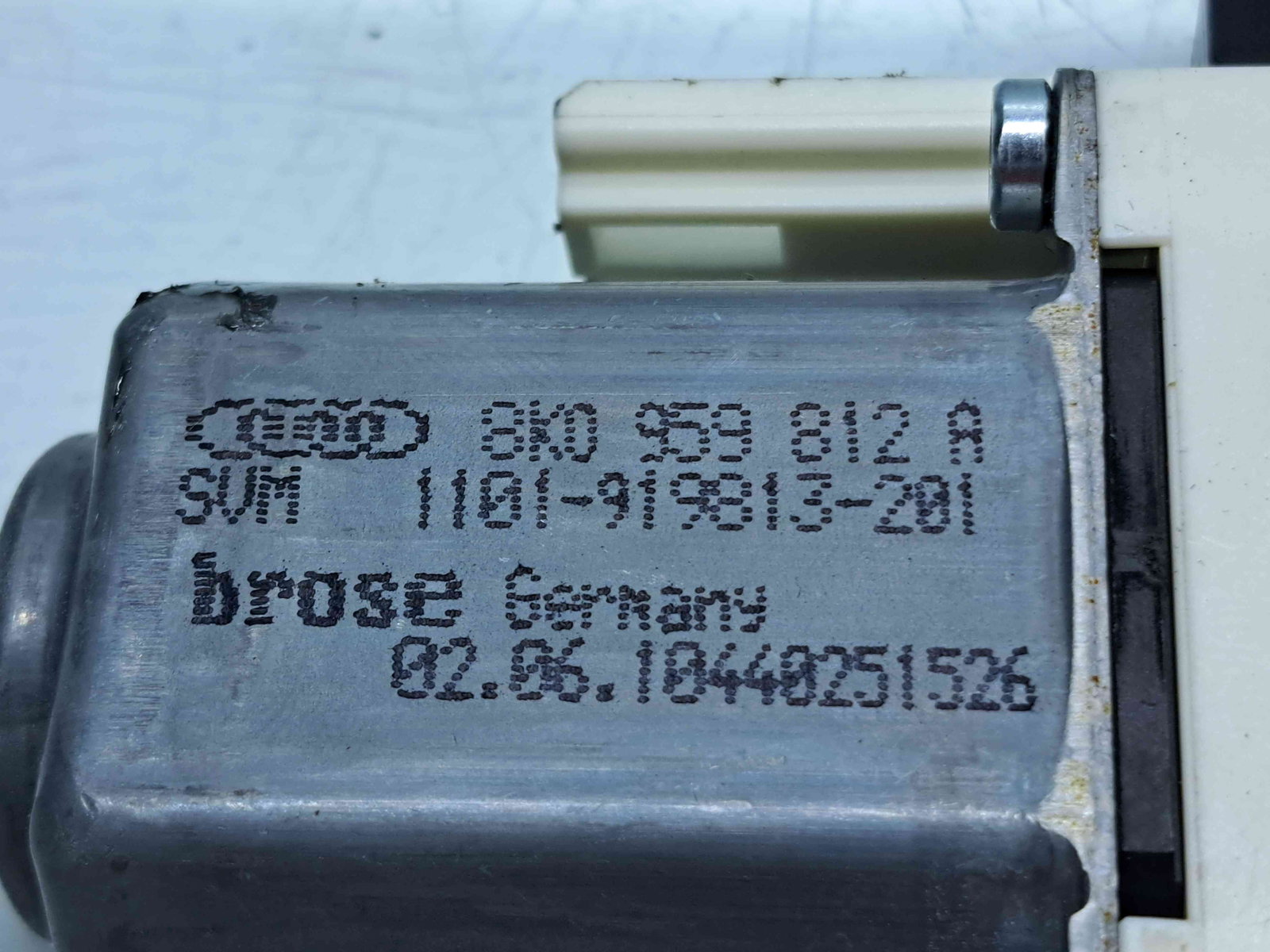 Motoras geam dreapta spate Audi A4 (8K5, B8) Avant [Fabr 2008-2015] 8K0959812A - imagine 2