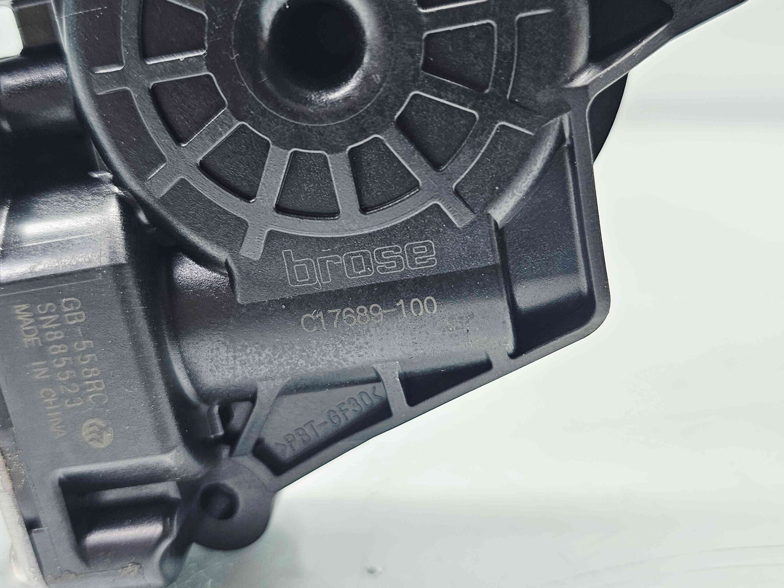 Motoras geam dreapta spate Renault Kadjar [Fabr 2015-prezent] C17689100 - imagine 4